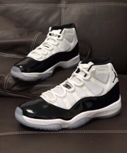 aj11康扣 正品b标瑕疵品 43一双 保真 无鞋盒 (瑕疵