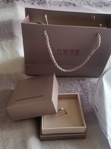 六福珠宝戒指盒子