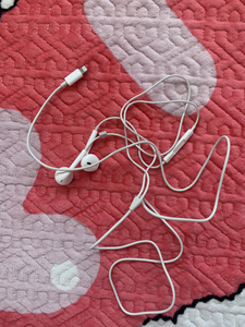 苹果扁头耳机 有线耳机 原装正品 手机里带的 很少使用 成色