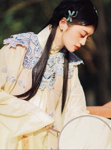 春山集明制汉服立领长衫蝶影重重