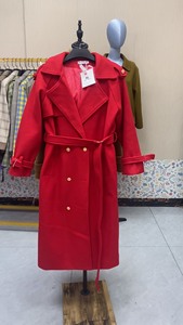 工厂加工出货剩余的大红色长款大衣，呢子面料加厚款，里布是夹棉