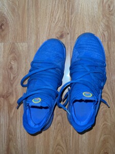 耐克kd10唐人街42码,正品,无原盒,气垫完好,鞋面成色几