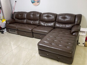 chavannes 夏凡尼真皮沙发,皮质很柔软,三个单人位加