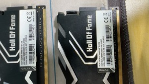 影驰名人堂DDR4 3000MHz 16G(8×2)内存，客
