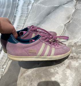 阿迪四叶草板鞋女