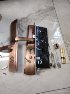 龙阳防盗门锁体(霸王锁带天地锁),换指纹锁拆下来的,闲置处理