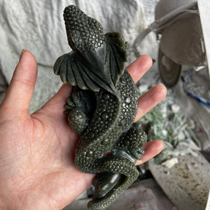 和田玉青玉蜥蜴,玉石雕刻蜥蜴.老师傅手工雕刻,料子普通,可贵