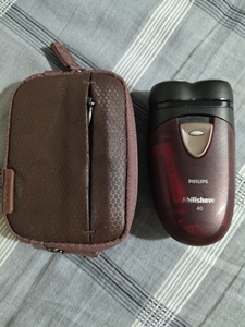 飞利浦剃须刀hq40经典老款,非常耐用,刀头刀网杠杠的,值得