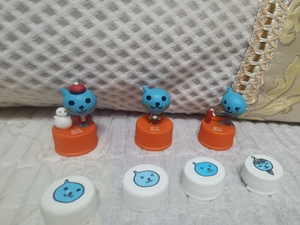 可口可乐酷儿瓶盖玩具!注:前排