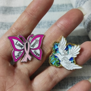 和平鸽蝴蝶徽章胸针