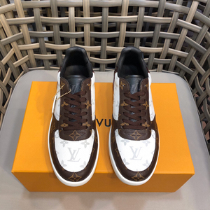 lv 休闲时尚男鞋 走秀经典款 购于澳门威尼斯