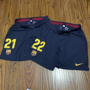 巴萨1819赛季 主场 比赛球裤