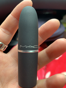 mac315口红,慕斯质地很顺滑很好推也很好上色,非常好看的