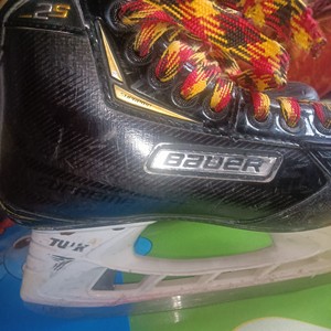 鲍尔2s冰球鞋，36码ee，正常划痕，内衬无损坏，看好直接拍