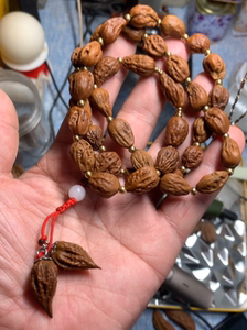 野生秋子异形小核桃手串,脖挂尺寸12高17左右,玩着呢介意别