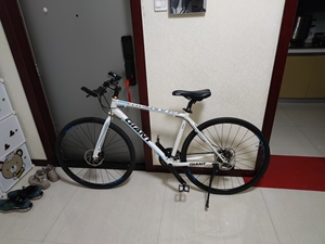 捷安特入门公路车,fcr3300,27速,轮子是700c*2