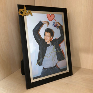 彭于晏亲笔签名照