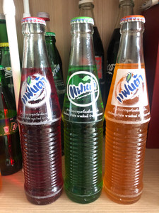 可口可乐收藏 泰国芬达280ml文字玻璃瓶,品相如图,原盖原