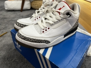 2018 aj3白水泥 42.5码 成色如图 水晶底氧化鞋底