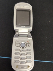 日本nec翻盖手机.老人用极具收藏价值