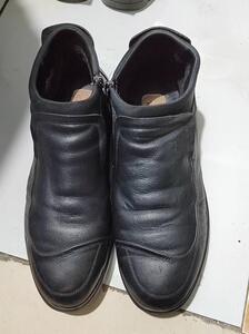 555,品牌纯皮男士高档商务皮鞋42码,鞋子没有坏的地方,正