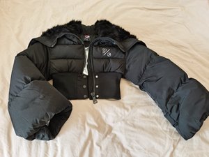 太平鸟与百事可乐联名款短款收腰羽绒服外套女冬季