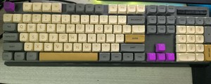 酷冷至尊MK750 RGB茶轴机械键盘，功能正常。换了套键帽
