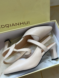 000人付款淘宝美黛千惠鞋子,纯皮,感兴趣想要的和我联系!