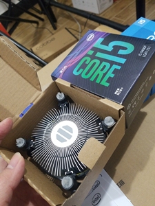 i5 9400f盒装cpu自带的原装散热器