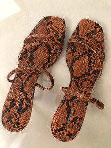 zara 蛇皮凉鞋 细带专柜买的 不能再正了 39码 没穿过