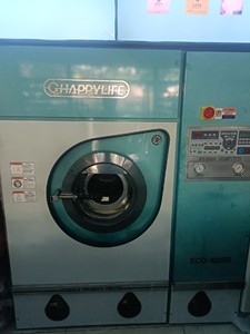 转让十公斤全封闭全自动四氯乙烯干洗机一台。价格面议，。