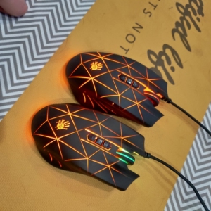 双飞燕血手q81电竞游戏鼠标,一起40多个,成色还不错,如图