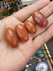 老南红玛瑙三个老甘南红,一个老保山 ,全部荧光满内风化可以私