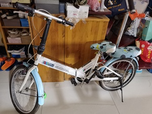 日本品牌七彩马成人折叠自行车，八成新，闲置在家中无人使用，转