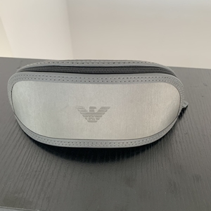 原装正品阿玛尼armani眼镜盒,眼镜坏了扔了,剩了个眼镜盒