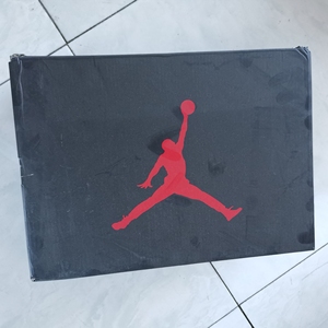 aj6 隧石紫灰 41码正品鞋盒