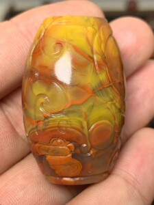 北票战国红极品大桶珠,带雕工,艳红黄鸡油黄,带拉丝,器型规整