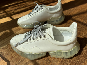 jimmy choo|九尾狐传泫雅同款水晶底运动鞋 买来只穿