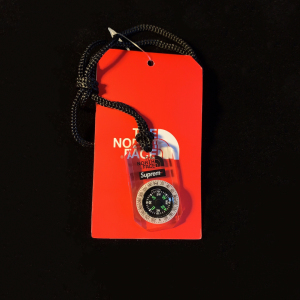 潮牌supreme联名tnf指南针项链吊坠18fw挂件饰品男