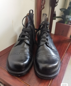 民国时期国军皮鞋,适合39-40脚穿,皮质柔软舒适,右鞋扣眼