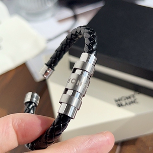 闲置万宝龙"黑武士"真皮手环!开口手镯更大限度上满足更多的人