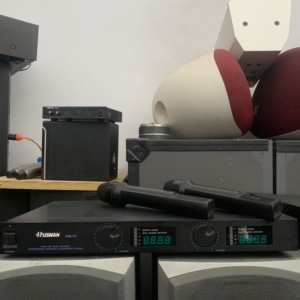 湖山无线话筒一套