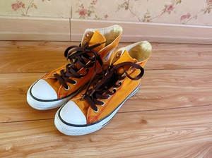 匡威帆布鞋37.5码,正品高帮,女款.牛筋透明鞋底.九新,轻