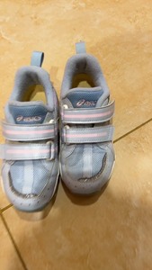 亚瑟士 16（25.5）爱沙蓝色平衡车鞋。国产