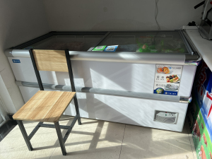 雪立方冰柜,就用了一个多月,展示柜,几乎全新,有票