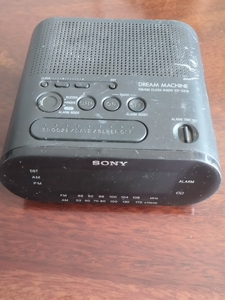 000人付款淘宝sony icf-c218床头闹钟,带收音机功能,闹钟可以设lv