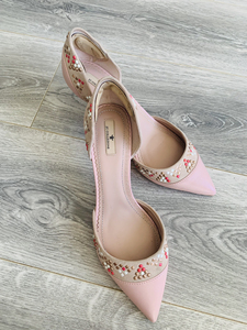 39码捷希女鞋,几乎全新,入手后未穿几次(看鞋跟),闲置转让