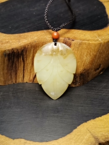 河磨玉《叶子》 河磨玉吊坠 黄白河磨玉 黄白老玉 河磨玉项坠
