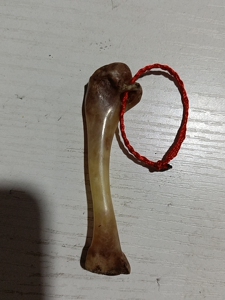 老公鸡玉化大腿骨,钥匙扣挂件,把玩收藏.喜欢的拍,不喜勿喷