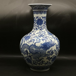 清青花瓶古董龙